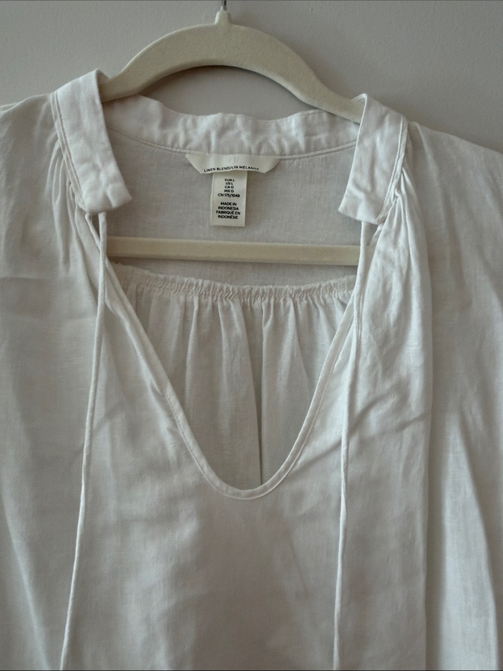 H&M White V-Neck Tie Peasant Blouse - Picture 3 of 8